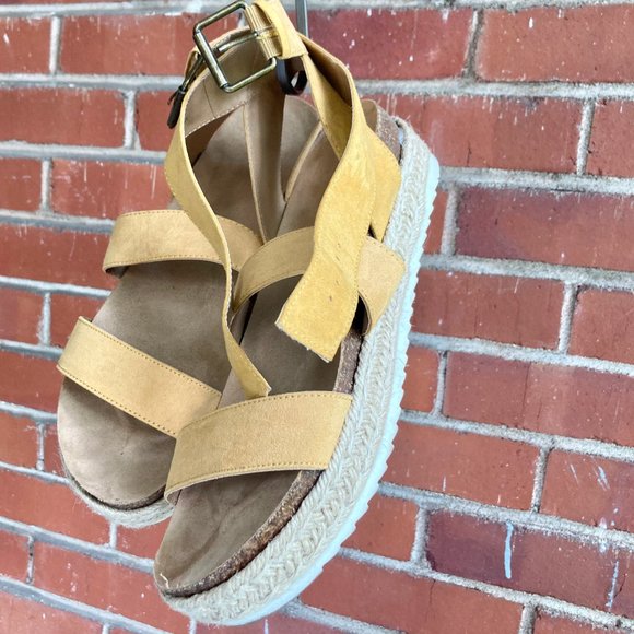 Yellow espadrilles sandals - Picture 3 of 8